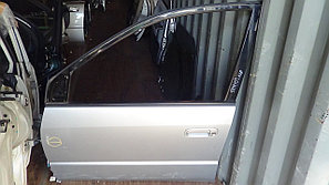 Дверь левая передняя Toyota Ipsum
