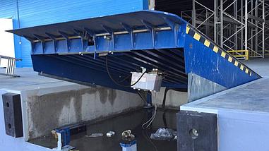 Перегрузочная платформа PromStahl c поворотной аппарелью