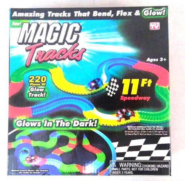 Magic Tracks, Гибкий трек с машинкой - 220 деталей (светится в темноте)