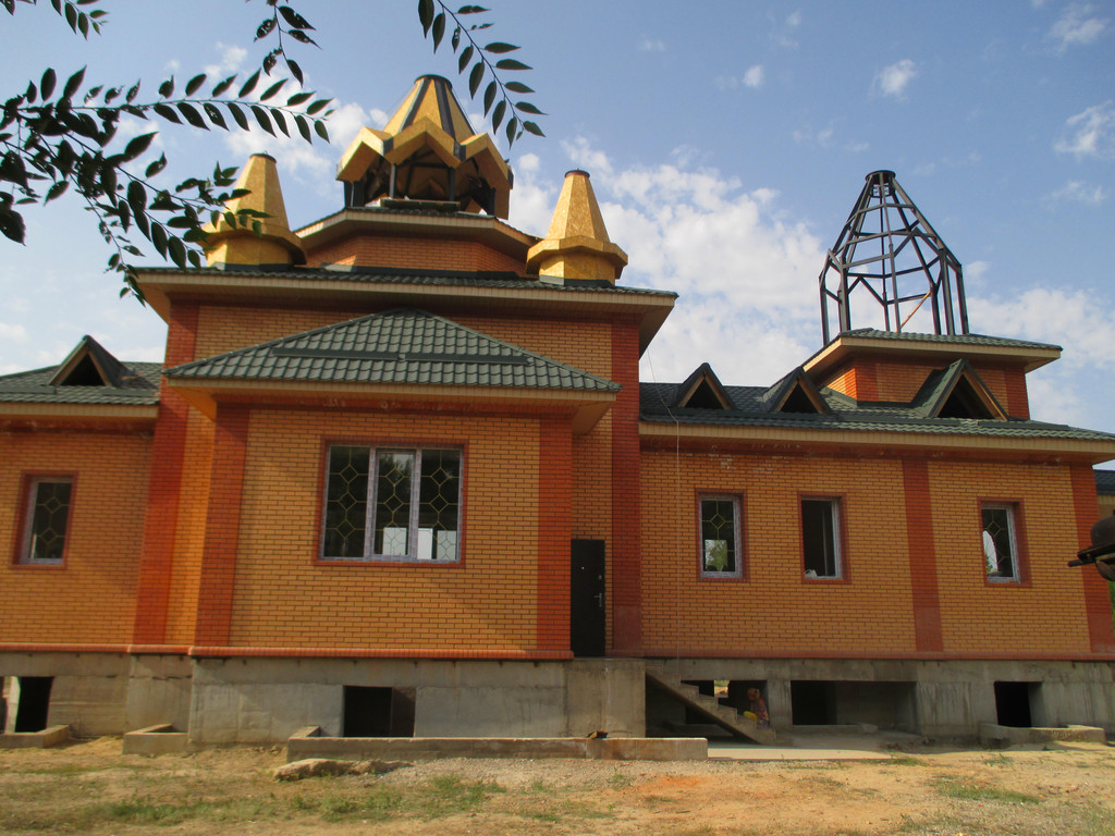 Строиться Церковь в поселке Карой( недалеко от Чапаевки) г. Алматы