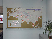 Светодиодная карта полетов с регулируемой яркостью свечения.