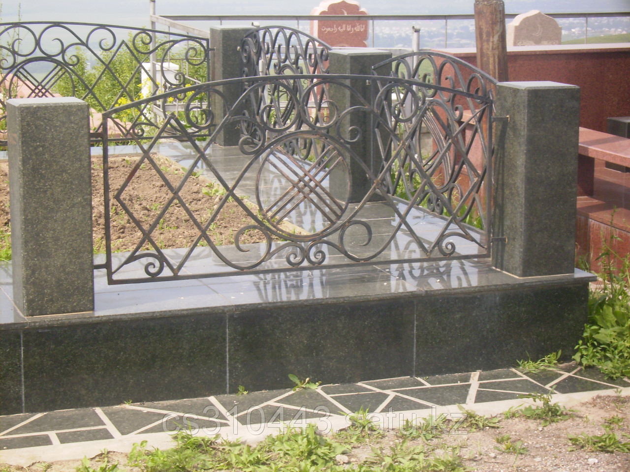 Оградка ритуальная кованная с шаныраком