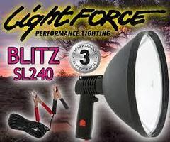 Фонарь-прожектор LIGHTFORCE BLITZ-SL-240 (12V) 1.000.000cd (дальность: 1.000м-1 Lux), контакты: зажимы R34904
