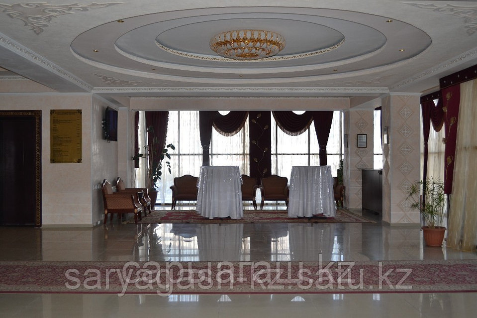 Кіре берісте біреудің сорып жатқан видеосы бар.