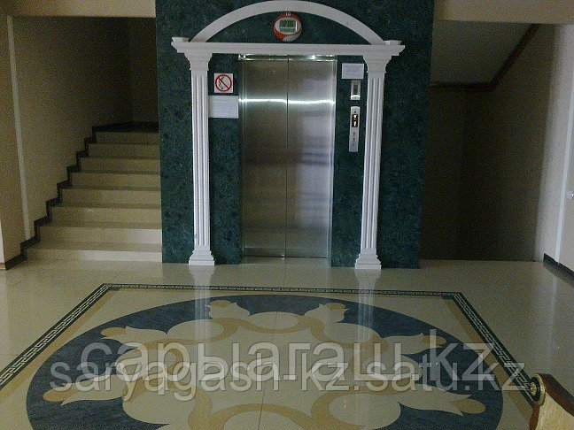 Селма Хайктың үйдегі порносы Жіңішке белдері бар Пежня әйелдері