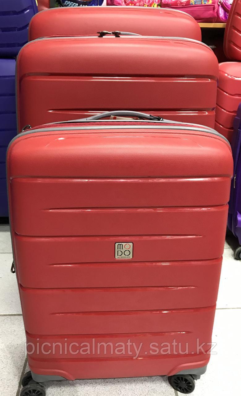 Карбоновый чемодан красный