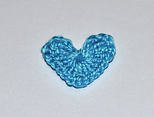 Сердце вязаное (2 см.) - небесно-голубое