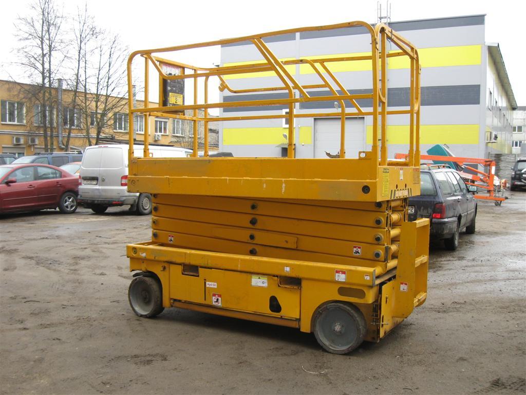 Б/у Самоходный ножничный электрический подъемник Compact 12