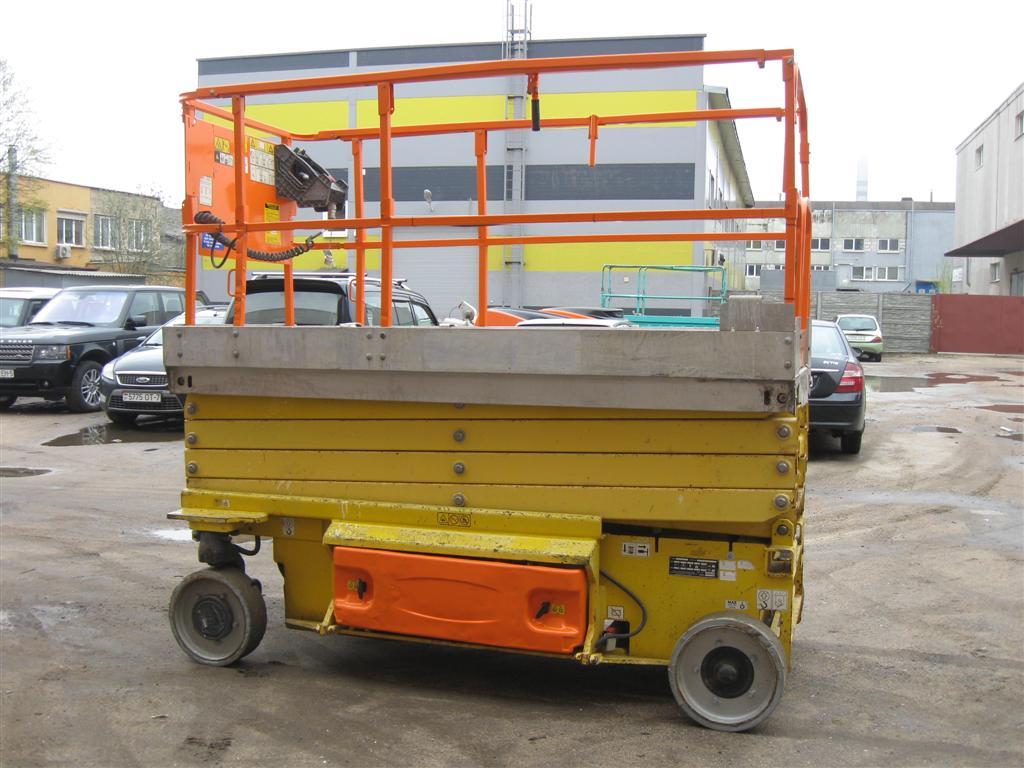 Б/у Самоходный ножничный электрический подъемник JLG3246E