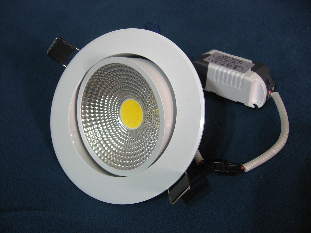 Светильник светодиодный поворотный спот встраиваемый 8W - фото 1 - id-p46555328