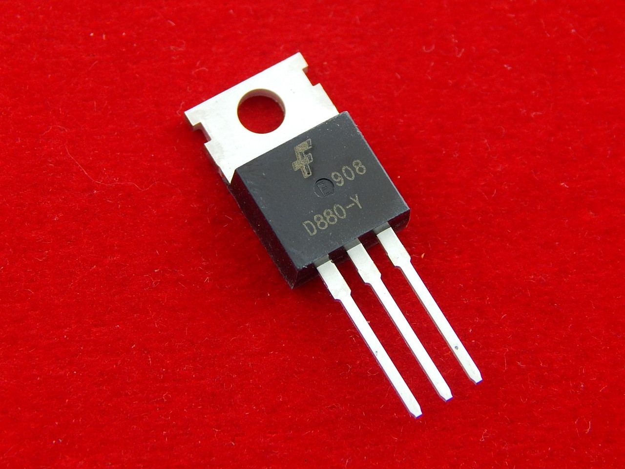 2SD880 Транзистор биполярный - фото 1 - id-p46579133