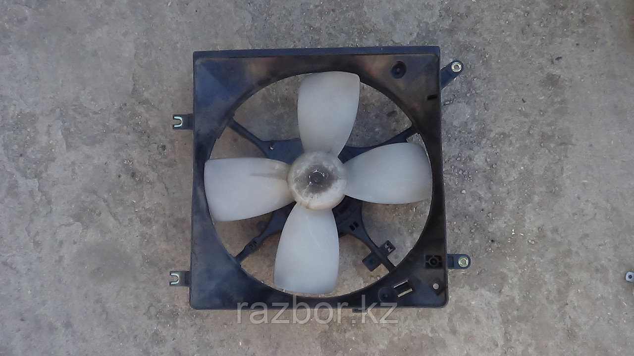 Вентилятор радиатора Mitsubishi Galant левый (EA1A)