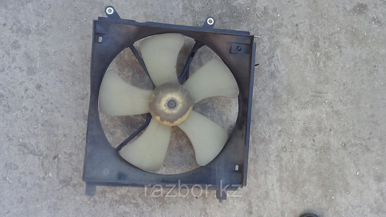 Вентилятор радиатора Toyota Caldina левый (ST210) - фото 1 - id-p46981799