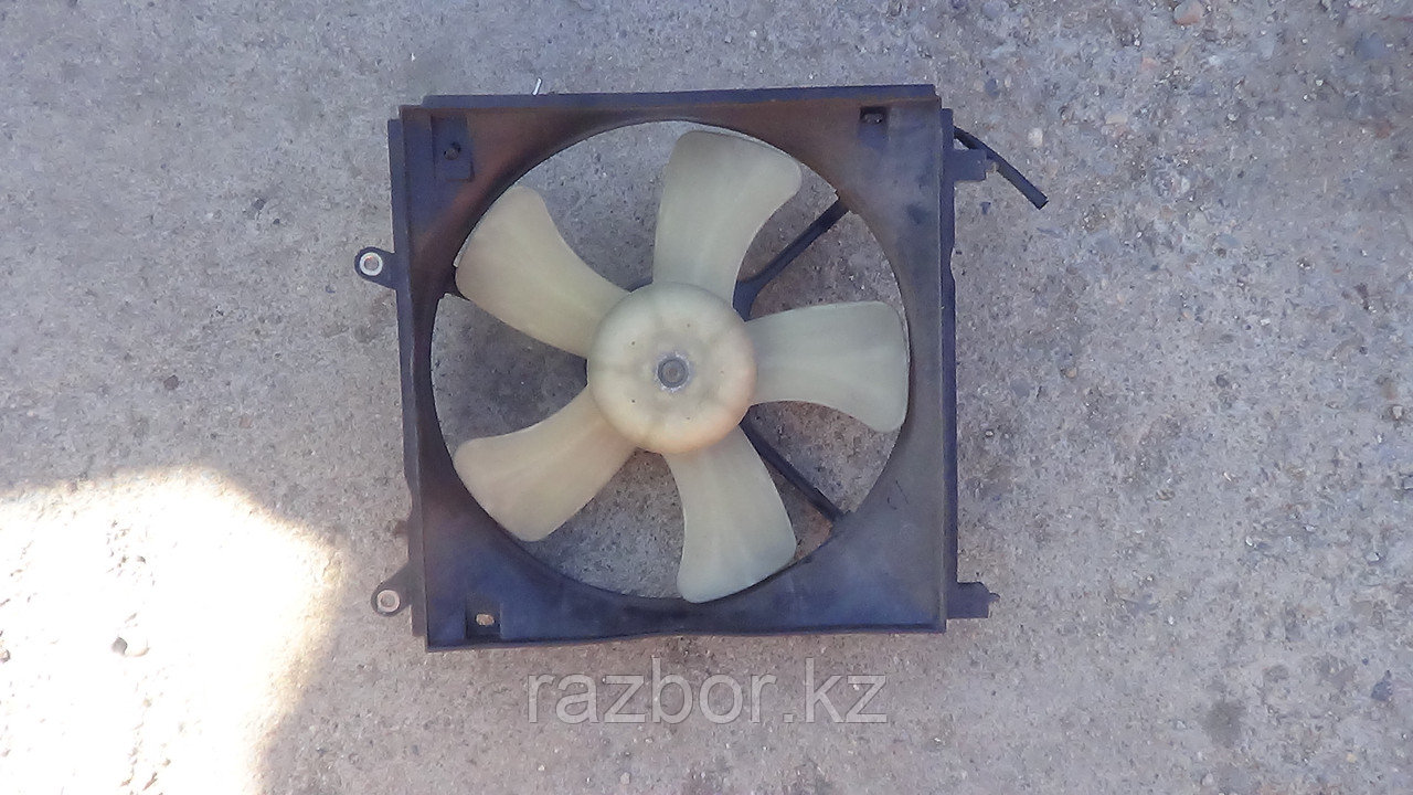 Вентилятор радиатора Toyota Caldina левый (ST215) - фото 1 - id-p46981806