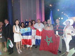 Эти фотографии с конвенции 4Life в Майами, 2013 г. Уже тогда трансфер фактор был распространен по всему миру, количество представителей с разных стран, принявших участие в майамской конвенции составило более 8000 человек.