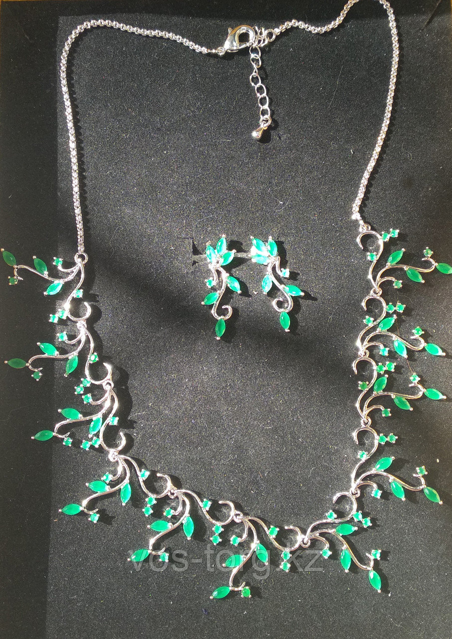 Комплект украшений "Весна" зеленые кристаллы