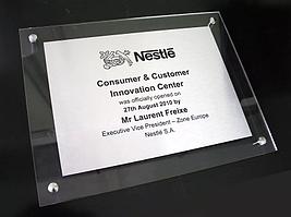 Табличка из акрила