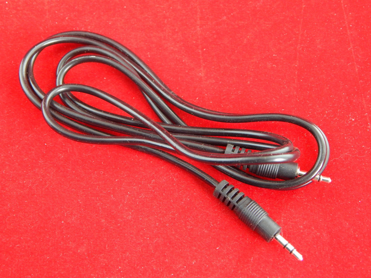 AUX кабель 3,5 мм стерео - штекер 3.5 мм стерео (1,5м) - фото 1 - id-p47637961