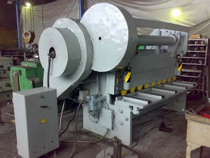 Рубка металла на гильотине