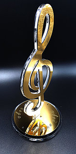 Ересек әйелдер жас жігіттерді жұлқылайды