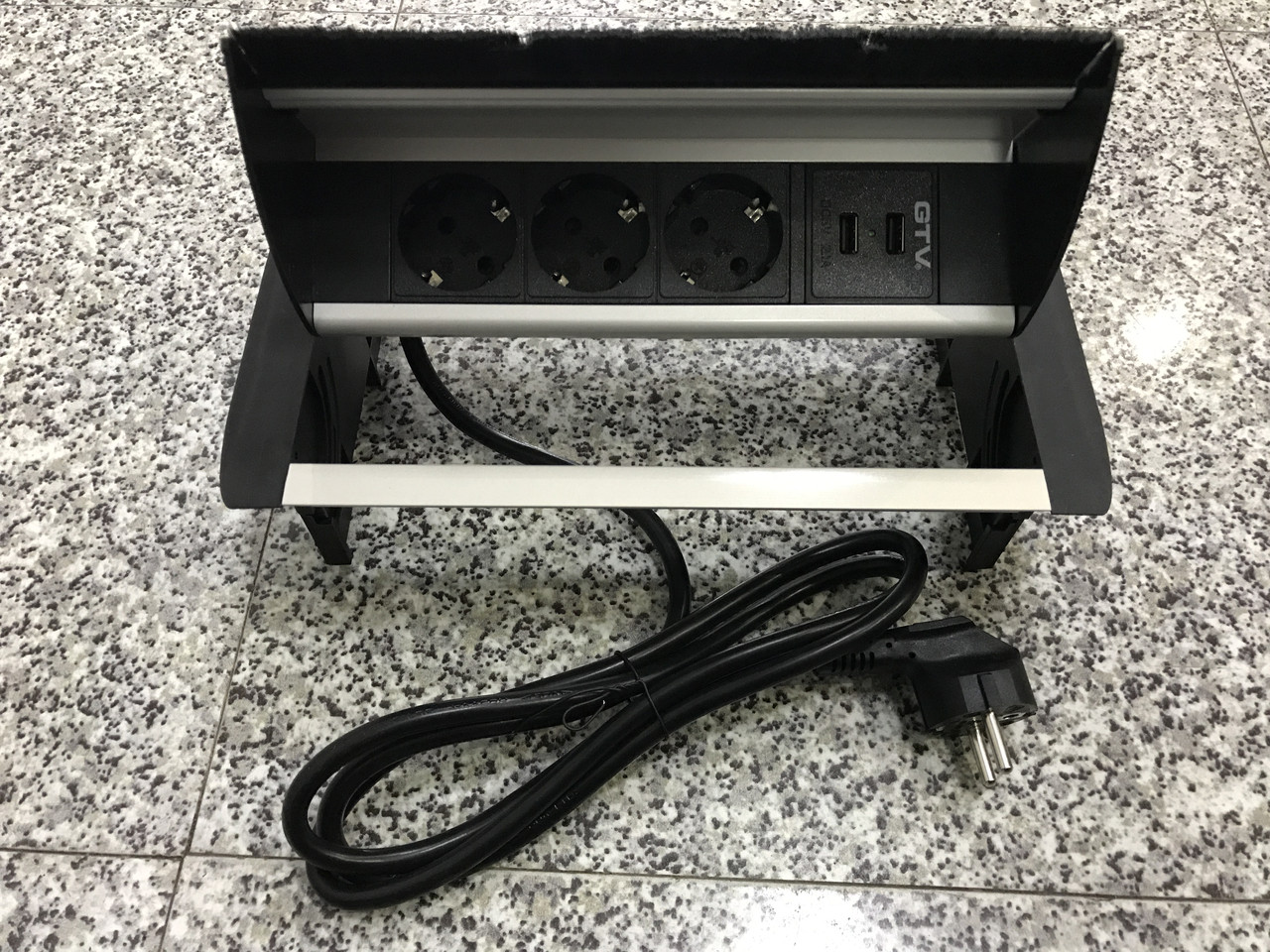 Горизонтальная розетка в столешницу с USB