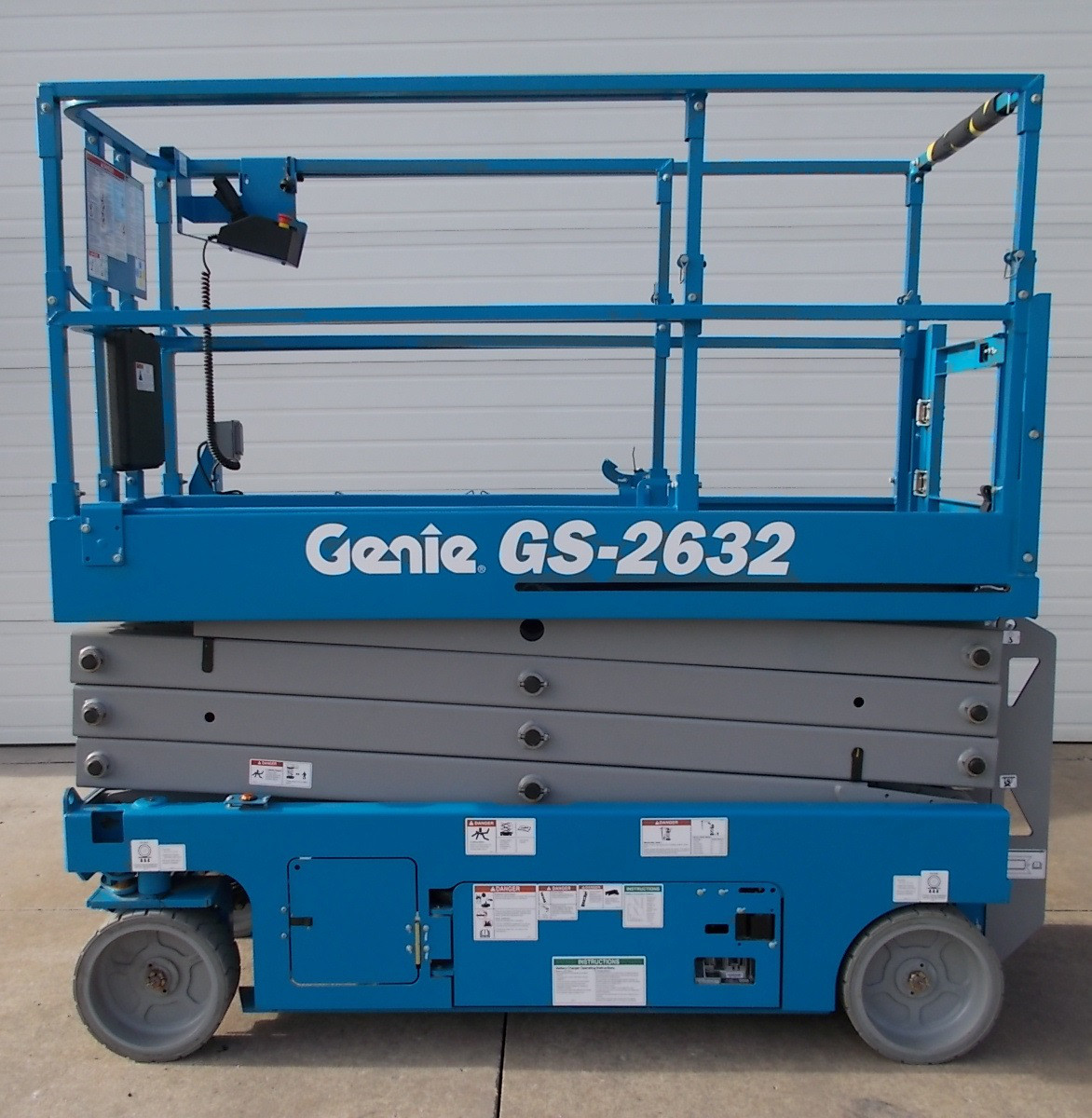 Продажа ножничный подъемник Genie GS2632 (10 метров)