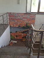 Фотообои на стенах лестничного марша 3