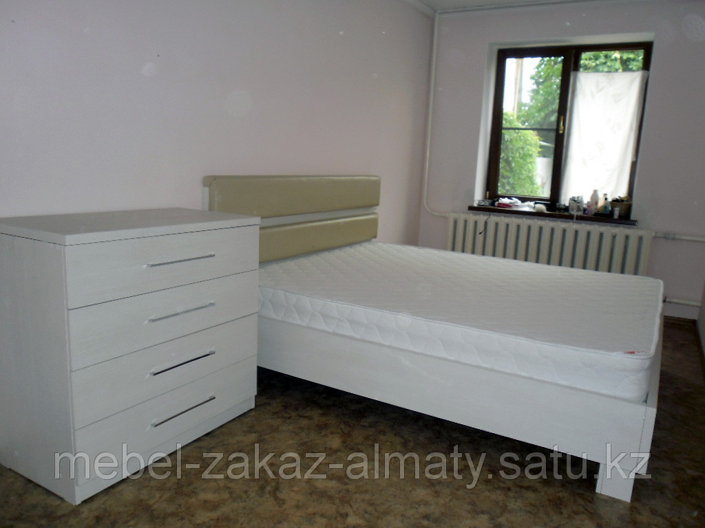 Кровать