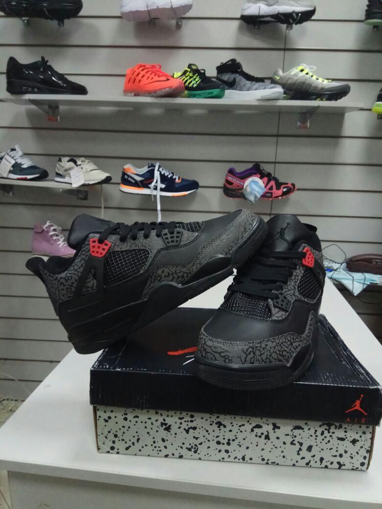 Баскетбольные кроссовки Nike Air Jordan 4 Retro черные