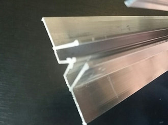 Разделительный профиль алюминиевый 2,5м