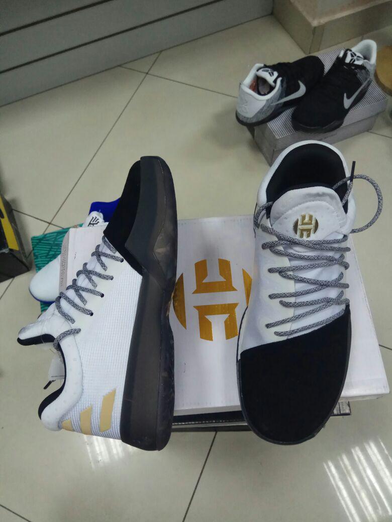 Баскетбольные кроссовки Adidas Harden Vol.1 from James Harden черно-белые - фото 3 - id-p44355097