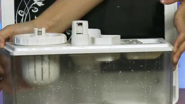 Увлажнитель воздуха humidifier k15. Увлажнитель primera ultrasonic humidifier. Залить воду в увлажнитель. Вода для увлажнителя. Залил водой увлажнитель.