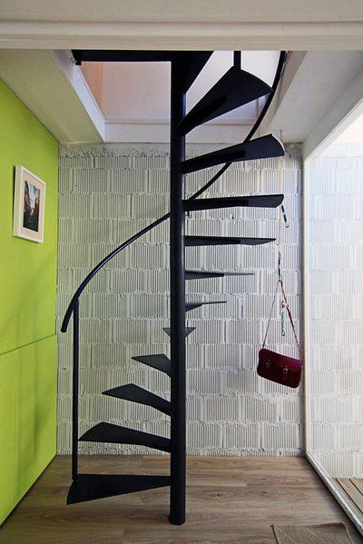 Изготовление винтовой лестницы с частыми стойками Frame Dense White