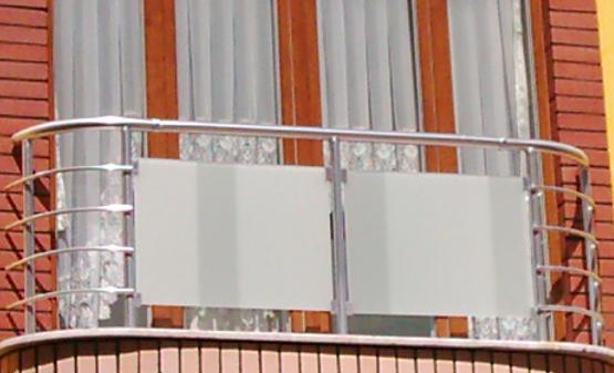 Балкон из нержавейки со стеклом