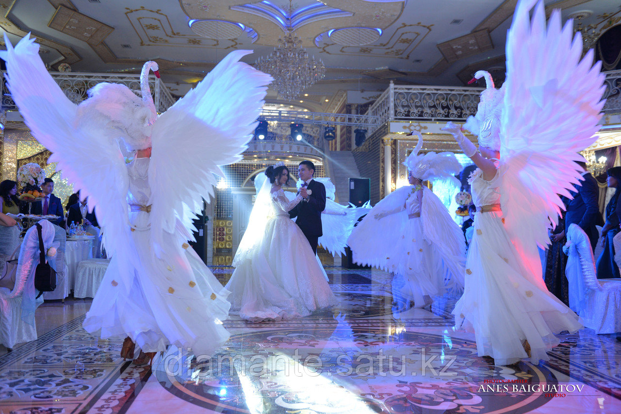 Выход жениха и невесты на свадьбу! Алматы