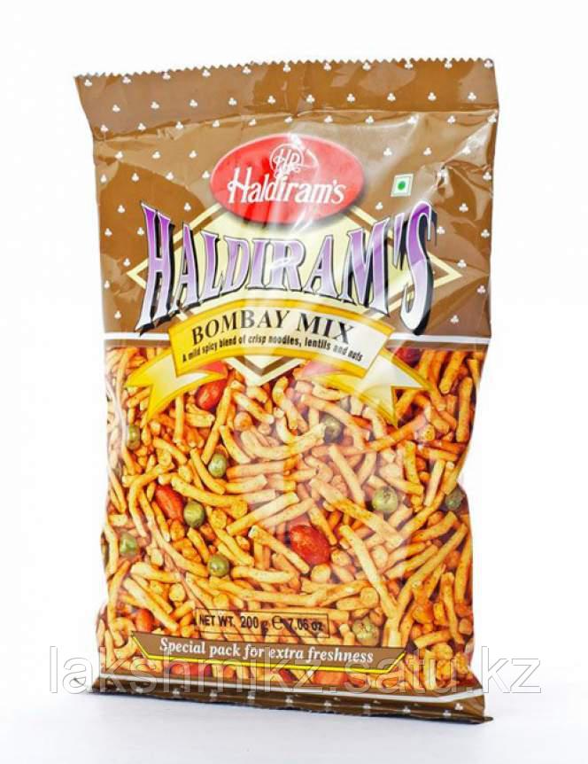 Смесь Халдирамс Бомбей Микс (Haldiram's Bombay Mix A Mild Spicy Blend Of Crips Noodles, Lentils&Nuts), 200г