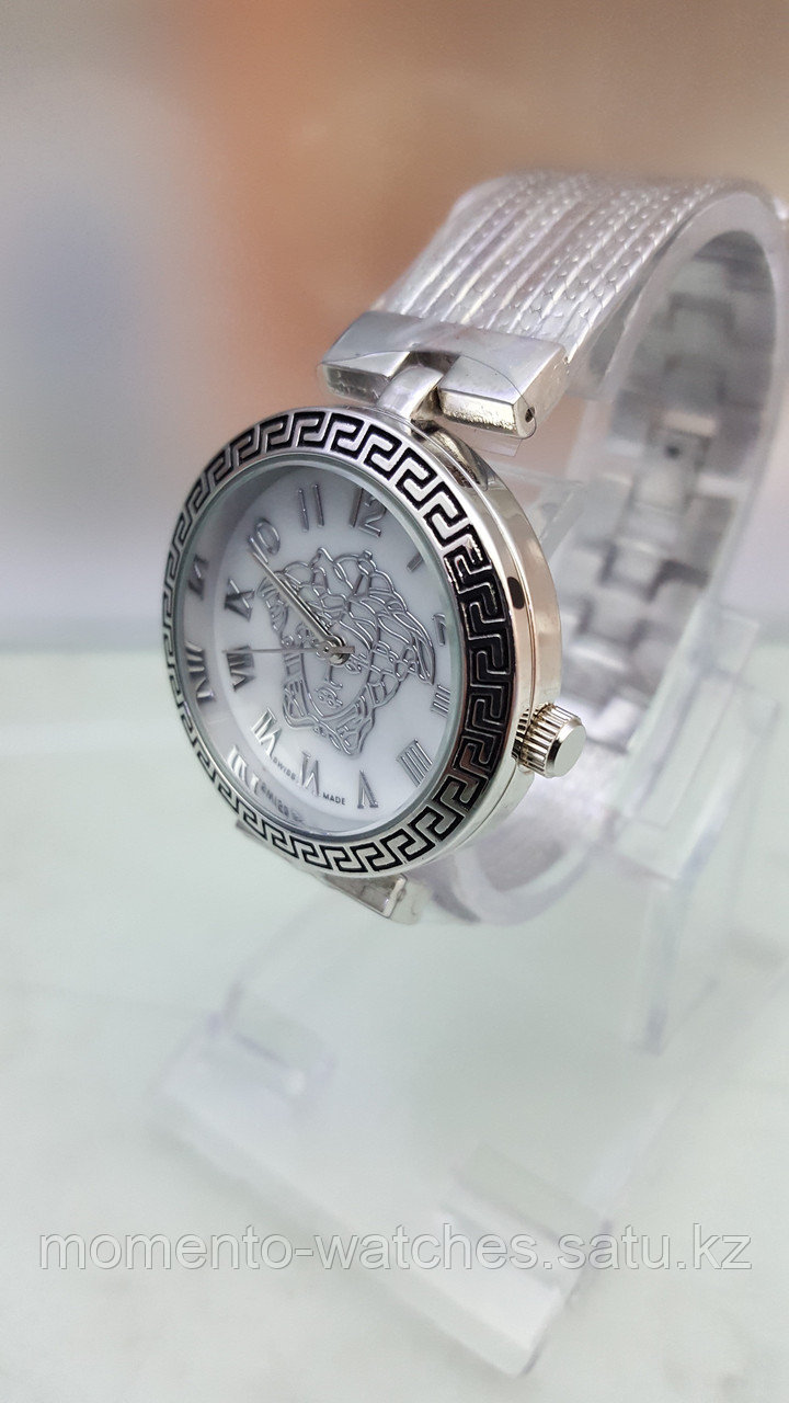 Женские часы Versace