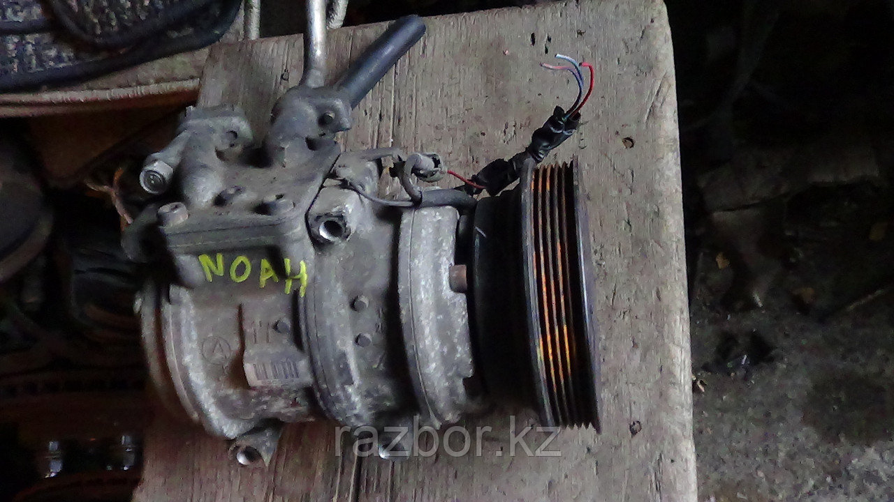 Компрессор кондиционера Toyota Noah