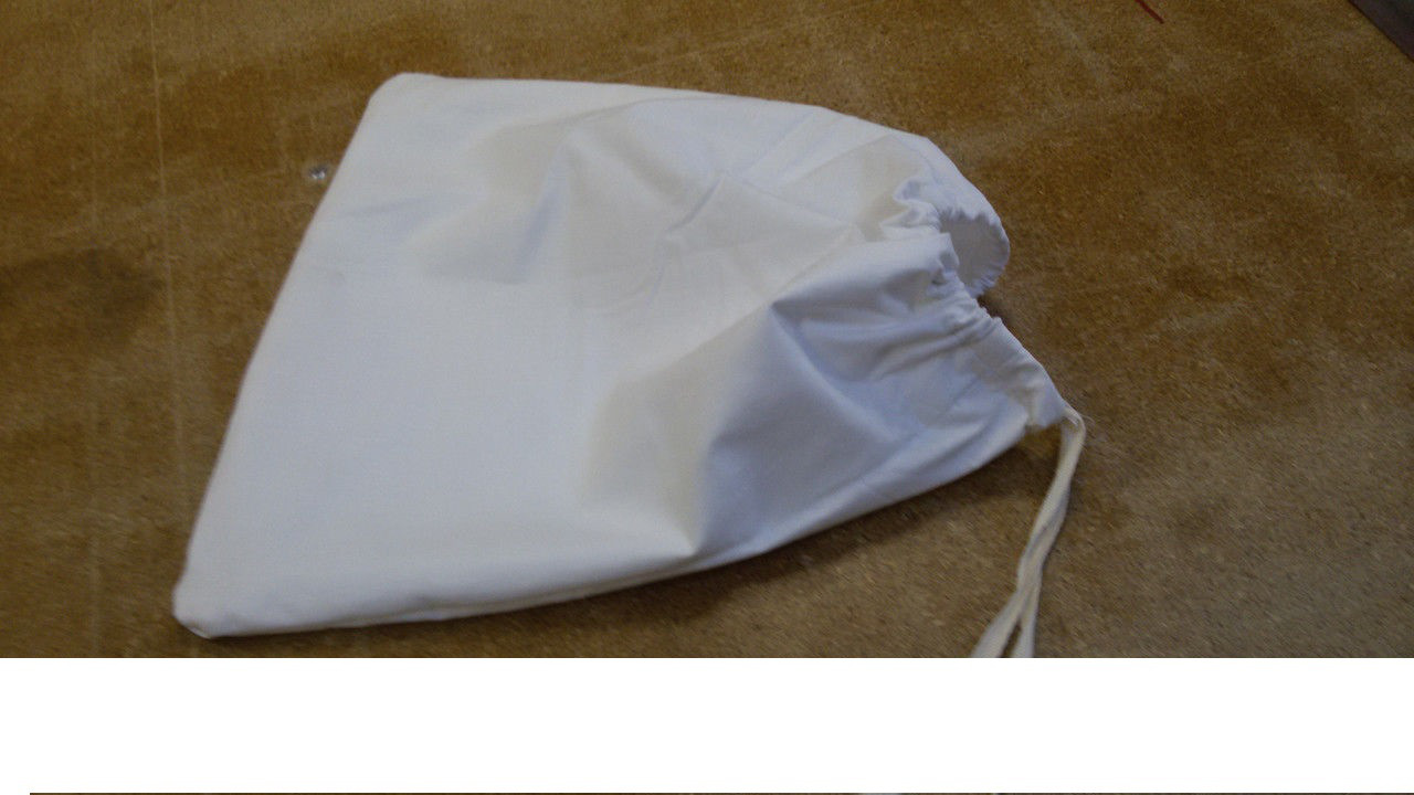 Мешок -размер 35*38 см. (два слоя ткани), с тесьмой.