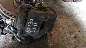 Тормозной суппорт левый передний Toyota Camry (30)