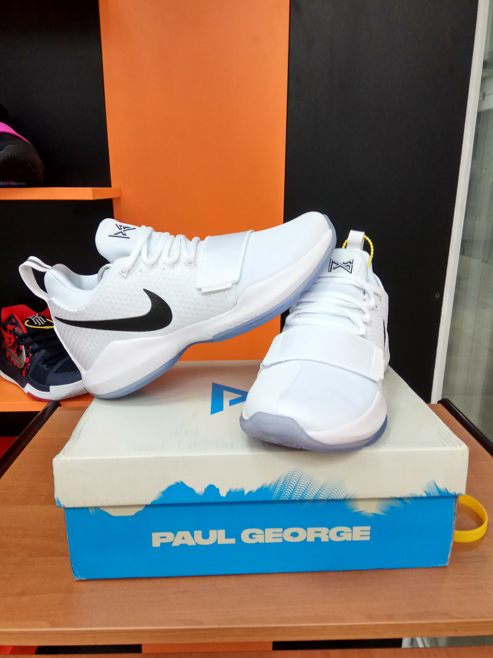 Баскетбольные кроссовки Nike PG1 from Paul George 