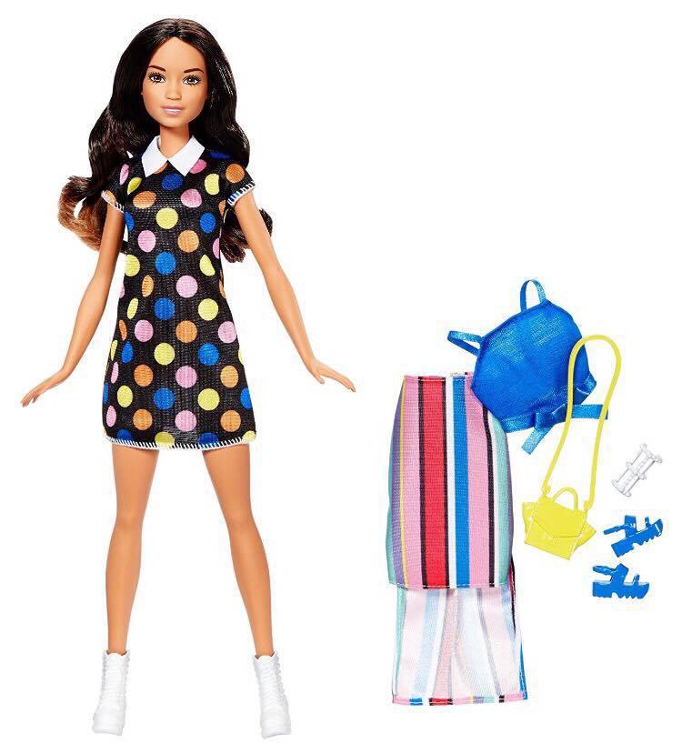 Barbie Кукла Барби Шатенка, 2 наряда
