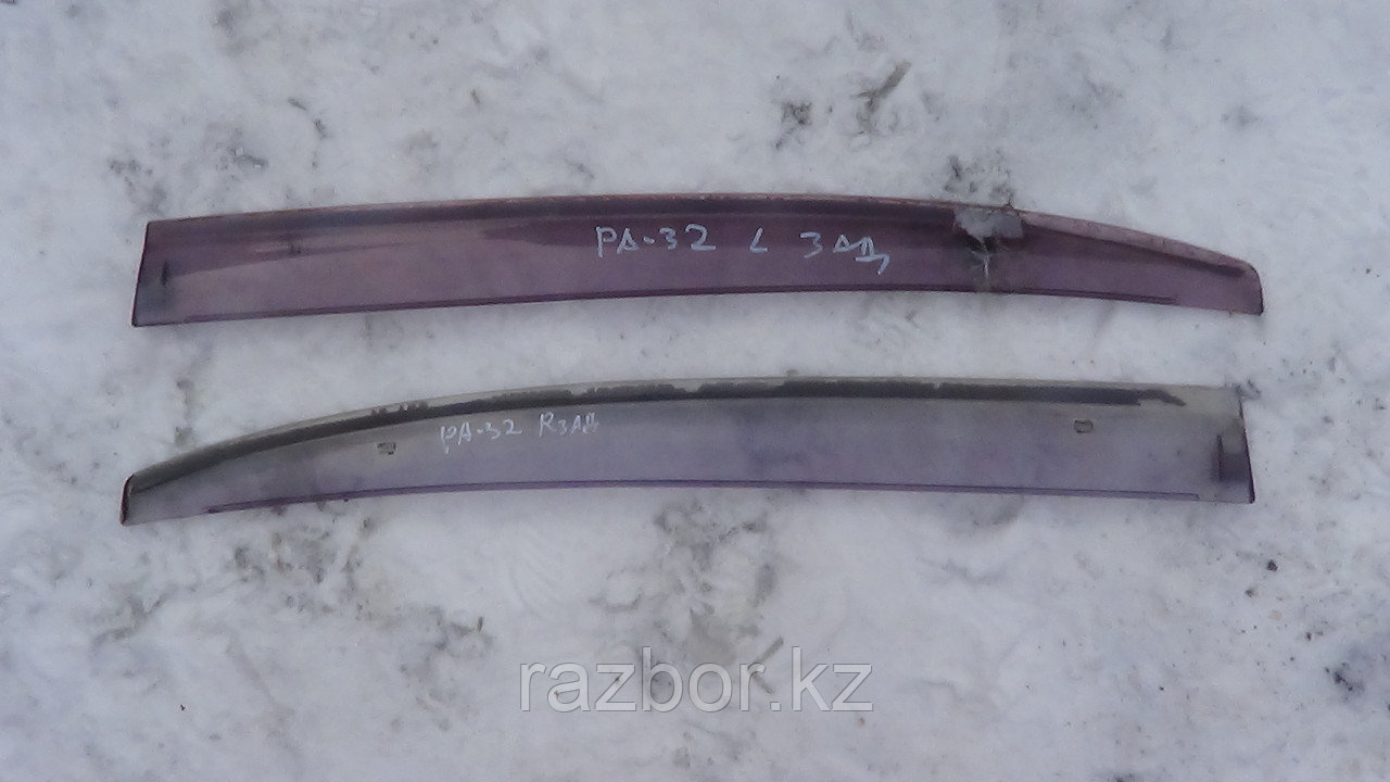 Ветровик Nissan Cefiro правый задний