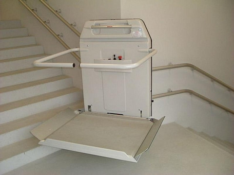 Платформа подъемная Cama Handi-Lift EA6 - для изогнутых лестниц арт. OB20951