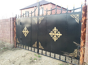 Ворота в казахскими национальными узорами, фото 2
