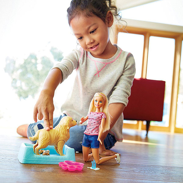 Barbie Игровой набор "Кукла Барби и собака с новорожденными щенками"