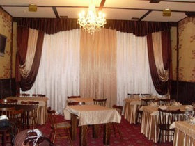 Пошив штор  для кафе и ресторанов в Алматы из ткани в наличии