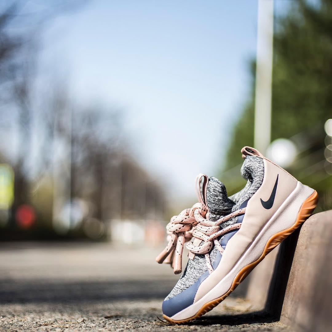 Nike city hotsell loop pink grey