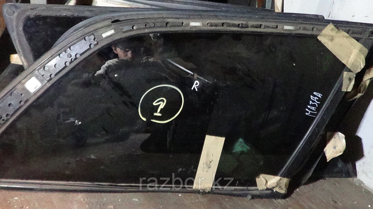 Стекло заднее правое (собачатник) Mazda Capella/626