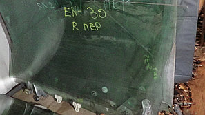 Стекло переднее правое Nissan R'nessa